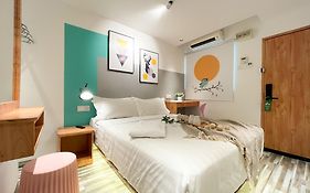 Apple 1 Hotel Gurney